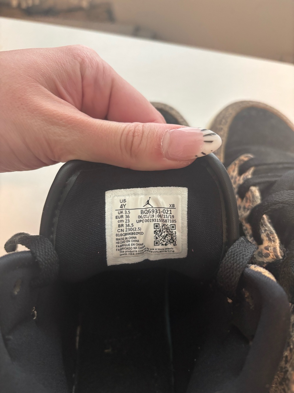 Jordan l Mid SE Leopard (GS) - Picture 5 of 9